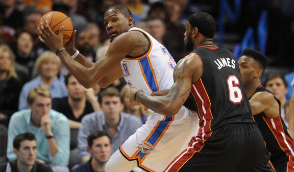 CBSSports's tweet photo. Player ratings for @NBA2K are out; LeBron James and Kevin Durant top the list. http://t.co/3HIqVZCeLp http://t.co/MxRkYaWAwo