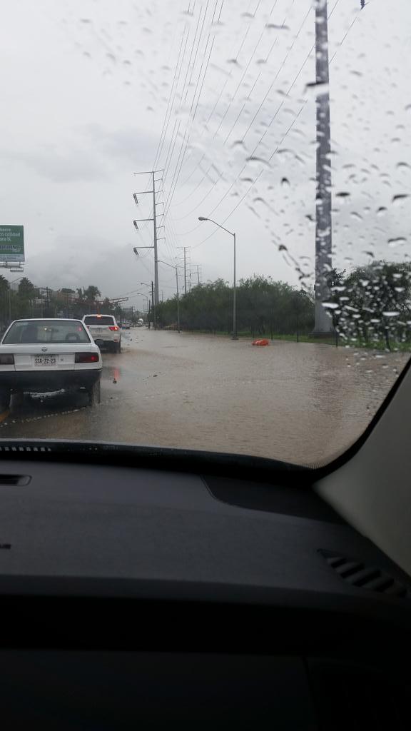 AnaRent's tweet photo. “@DavilaGelis: así Está Morones Prieto a la altura de la UDEM. Extreme precauciones. http://t.co/jCcSuvjY5Q”. #MtyFollow #Monterrey #MTY