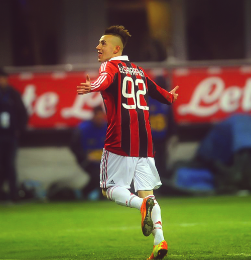 MotivacionesF's tweet photo. "La vida me dio dos piernas para jugar fútbol,no para estar detrás de una mujer a la que no le intereso"- El Shaarawy http://t.co/NAjFjFvheR