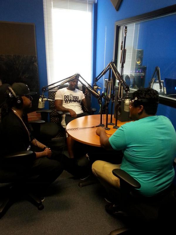 paradiselost_w's tweet image. Live interview @Shifta_Timeless 
 #Redwoodvibes
With @DJ_Redwood @IAMDJKOOLIE 
Tune in Fauowlradio.com NOW!!!