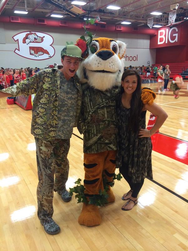 randypittenger's tweet photo. We are ready for an awesome BHS pep rally! #BritPax #GoTigers #ItsGameDay #ILoveBelton! http://t.co/JxFeRIyqIA