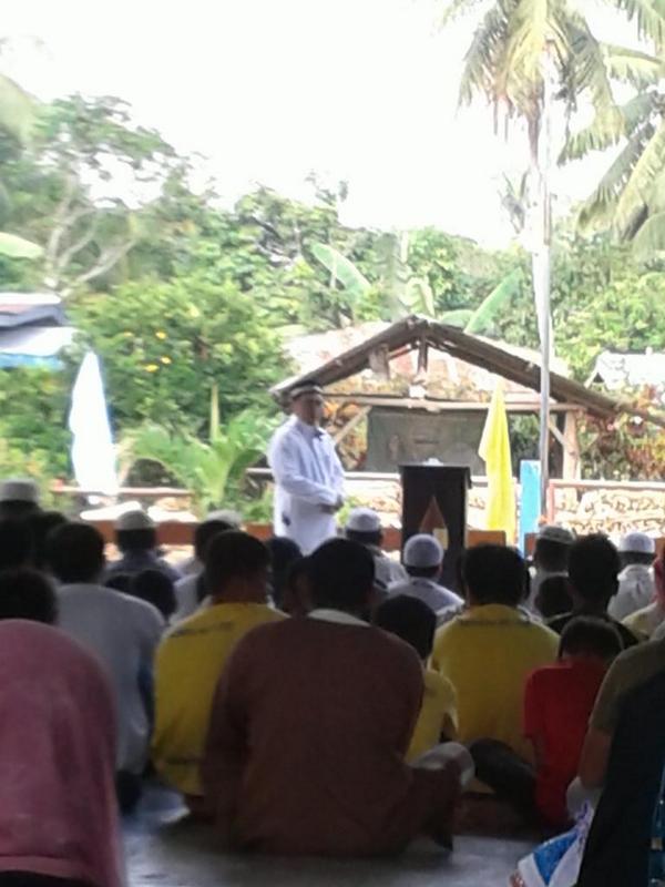 JanJanor's tweet photo. Leading the Eidl Adha prayer in Mandug, Davao City. Happy Eidl Adha to all..... http://t.co/cGDN94rDII