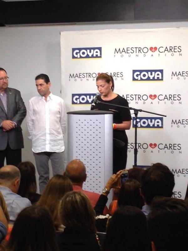 elsanoguerabaq's tweet photo. .@MadeCertain agradece a @MarcAnthony y a @GoyaFoods por unirse a esta gran causa en beneficio de nuestros niños. http://t.co/AWDtaKDcVo