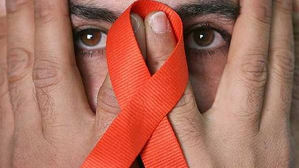 24HorasTVN's tweet image. Sida surgió en el Congo en los años 20, revela la historia genética del virus → bit.ly/1xIAqC1