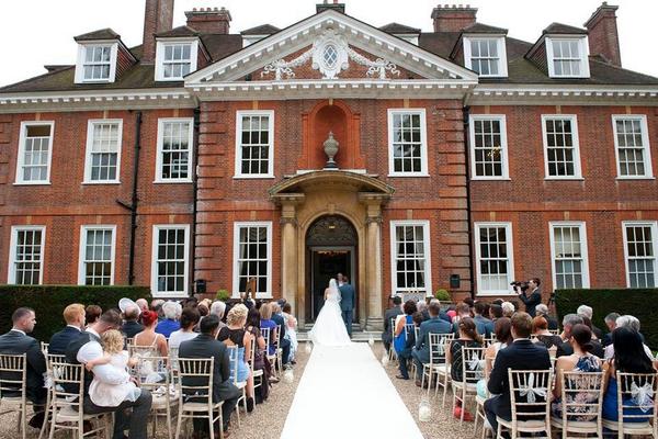GK_studios_UK's tweet photo. Flash back to last months wedding at @Huntonpark http://t.co/SOiMG896OV