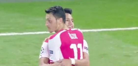 CFCAdz_'s tweet photo. Özil still feeling that Madrid &amp; Barcelona rivalry. http://t.co/jdCfkXVbmm