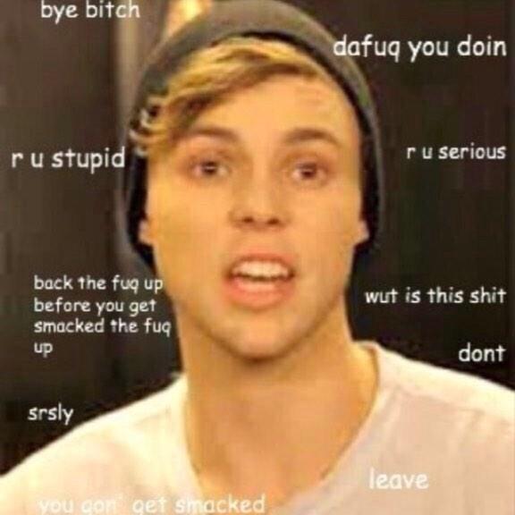 Geewizitsliz's tweet image. "Michael Clifford isn't meant to be in 5es oh es"