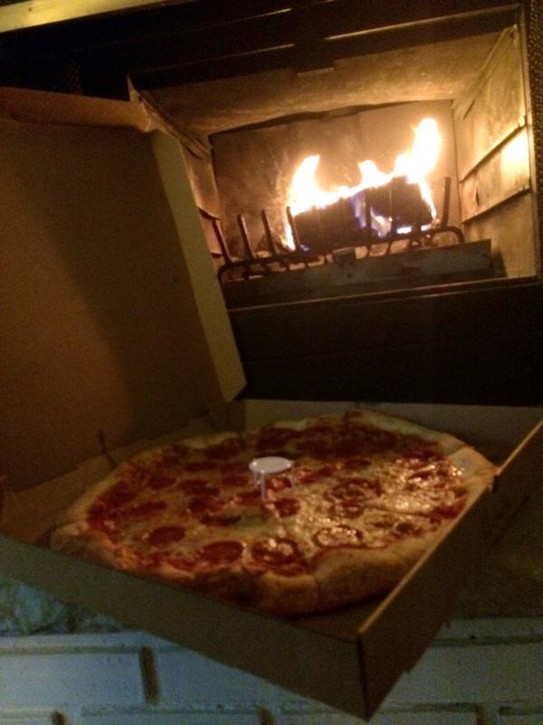STLTerpMB's tweet photo. Pizza, beer and baseball. This is my kind of girl's night! #fallball2014 #BeatTheDodgers @Cardinals @leftofnorth http://t.co/cqNA9xZelo