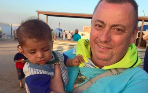 Telegraph's tweet photo. Alan Henning profile: A taxi driver from Manchester who simply wanted to help http://t.co/hH3dFq2sQn http://t.co/UTRzwbkJ60