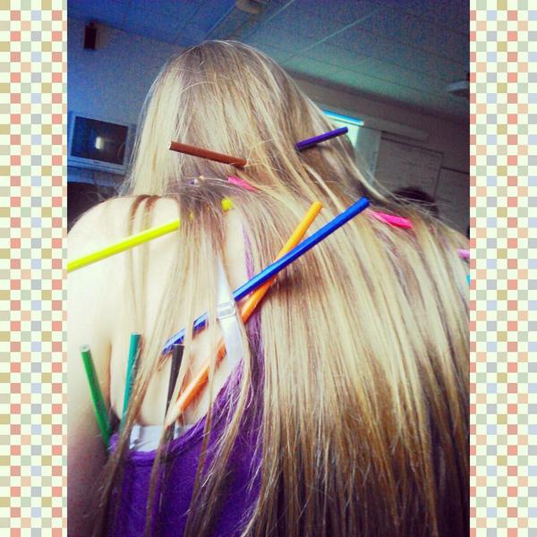 kaherynaf's tweet photo. Jvous jure on s'amuse bien en L. #VenezEnLittéraire #OnStapeDes #GrosDelires #XDpendant120H #MaSoss #Biggy #lol http://t.co/EVDIifL9fW