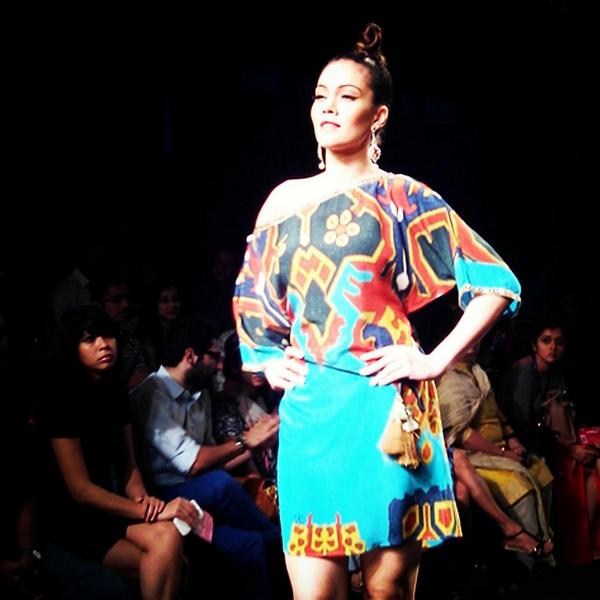 ranjjatwork's tweet image. Can u imagine @Iamwaluscha is the gorgeous mum of 3 kids? She models a @Priakatariapuri design at @MFWknd #MFWknd