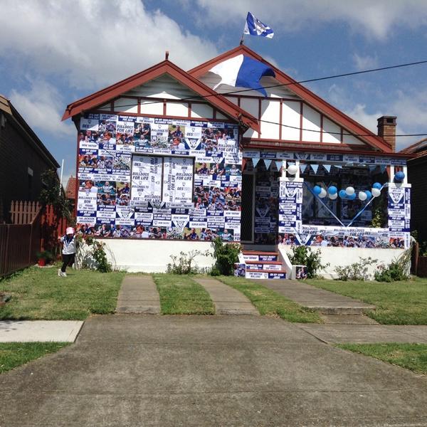 raelenecastle's tweet photo. @NRL_Bulldogs best fan house ever!!! #hoursofwork http://t.co/Hv6libTqvO