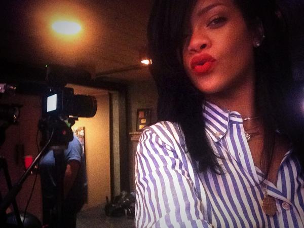 Rihanna tweet media