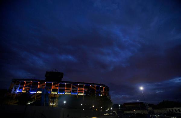 Se enciende mi pasión. Postales nocturnas. Fotos para el recuerdo. #Boca iluminada por la pasión.