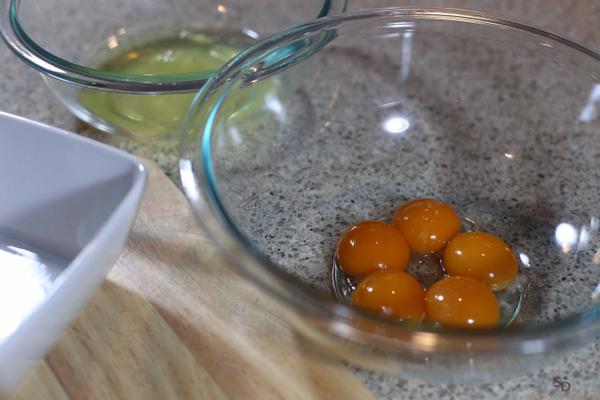Stckmnsdaughter's tweet photo. Playing around with eggs whilst baking brings today's 'Photo of the Day'! #goldeneggsyolks #lookwhatisee http://t.co/1KY6njoWSw