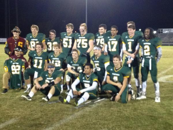GregDun76159052's tweet photo. Thank you senior Gator football players!! http://t.co/S6NcFc3r0v