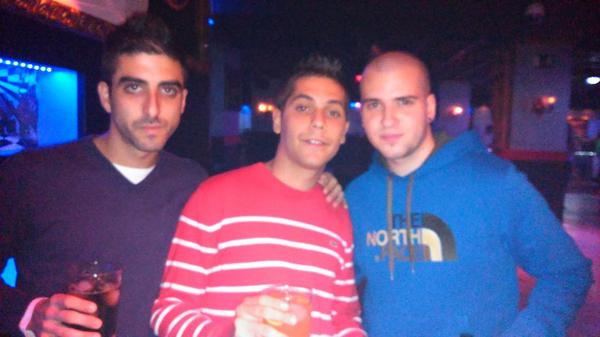 EmmanuelPortero's tweet photo. Viernesssss night @Ch5Diego @chechuu91 http://t.co/pMJdxYETRZ