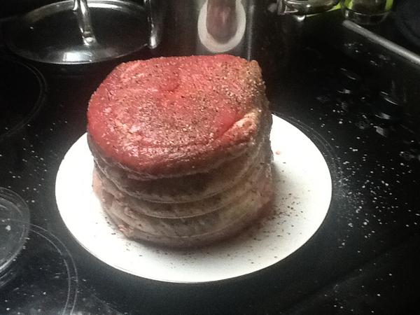 LuxS_SD's tweet image. Gettin&apos; the noms already- just seasoned and sitting.... #PulledBrisket Chez #HeavenInDevon is GO!