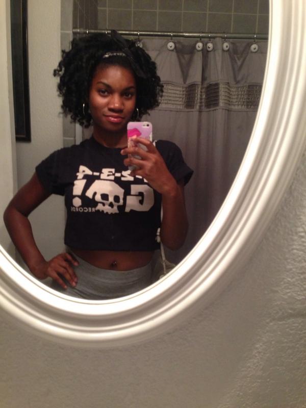 OohCrystalClear's tweet image. Not in love but not quite a fail. Whatevs. #flexirod #naturalhair #heatless