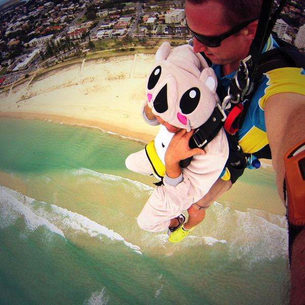 Mr_bump_a_lot's tweet photo. Koalas can fly! Jumping 14,000 FT for @Queensland biggest instameet @GoldCSkydive #thisisqueensland #dropbear http://t.co/ykDBKMWzmJ