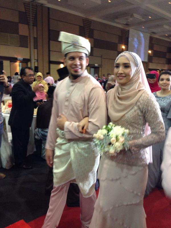 Pahamin A Rajab On Twitter I Am At The Wedding Of Alif The Only Daughter Of Late Syarifah Aini Http T Co Zqpehe2qpm Twitter