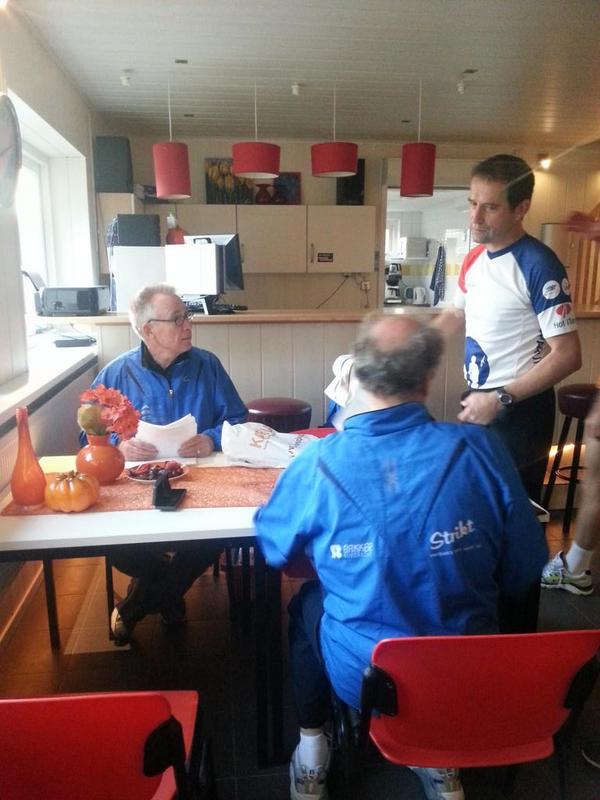 TrimclubABC's tweet photo. De routes en de briefing #DDTM #trimclubabc http://t.co/VqDodWaFwi