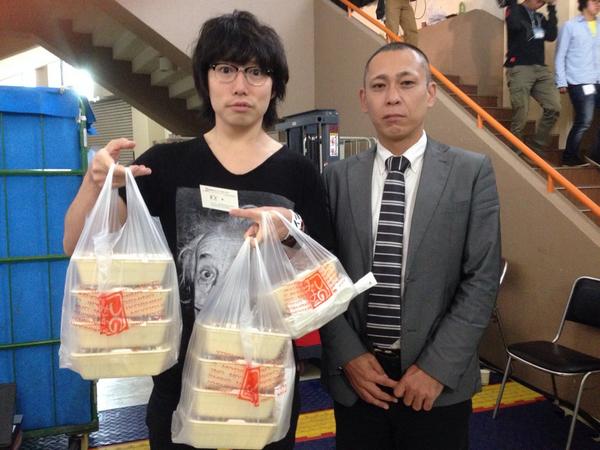 高橋優 No Twitter 北海道のみよしのさんが こんーなに沢山の餃子カレーを差し入れして下さいました Http T Co Jwh1v3qlix
