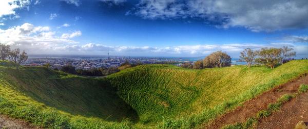 LocalAuckland's tweet photo. RT @chcastillo: Mt Eden summit, Auckland. http://t.co/O1GFt6oKmJ' Cracking shot! #AklPhoto