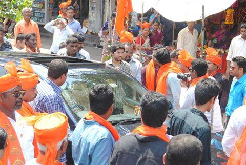 JaiSavidhan's tweet photo. #Yuvasena pramukh @AUThackeray ji in
Mahim Vidhansabha for Rally
KON Ala re Kon ala...shivsena cha vagh aala
#UTha4CM http://t.co/5cDKYDgj8f