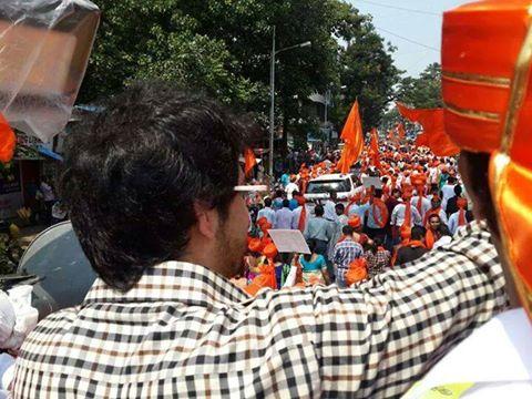 JaiSavidhan's tweet photo. #Yuvasena pramukh @AUThackeray ji in
Mahim Vidhansabha for Rally
KON Ala re Kon ala...shivsena cha vagh aala
#UTha4CM http://t.co/5cDKYDgj8f