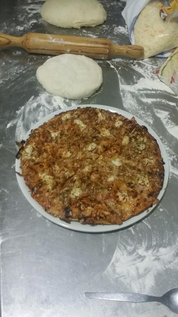 losratonescolo's tweet photo. Informar q a partir de hoy en LOS RATONES COLORAOS tendremos PIZZAS totalmente CASERAS (esta semana solo en el local) http://t.co/bAzvwZOswh