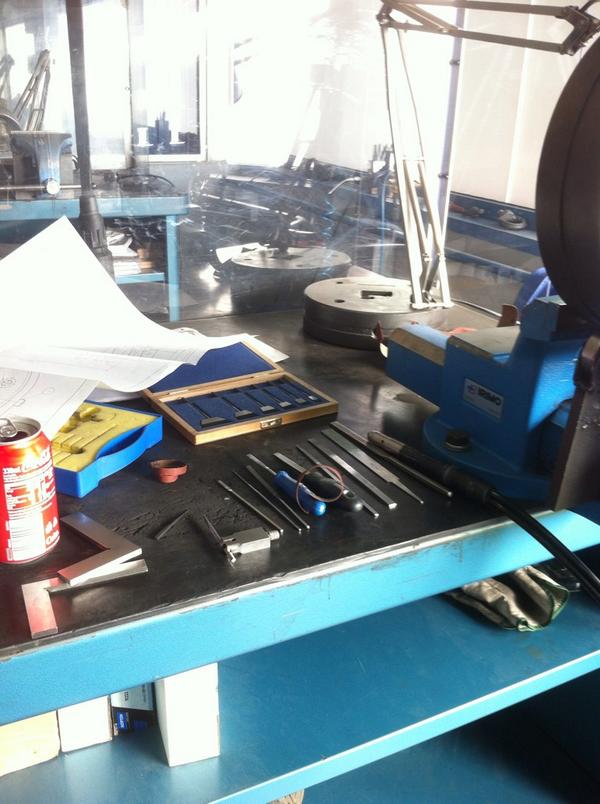 reigruben's tweet photo. Mesa de operaciones de el doctor Reig 😄 me falta es bisturí jeje http://t.co/j2S9MCz0nB
