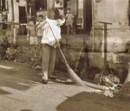 BzFuOtjCAAEczzB.jpg:large