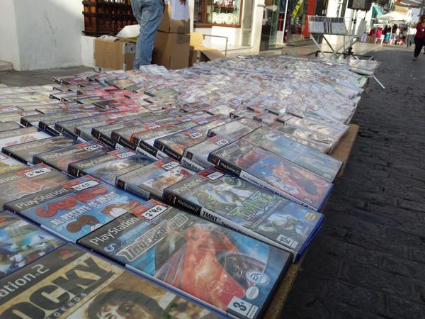 PlayGameOsuna's tweet photo. Ya estamos puesto en la venta al aire libre. A que esperas para venir por tu juego?? Juegos a partir de 3€!! http://t.co/X57Fy2xdr6