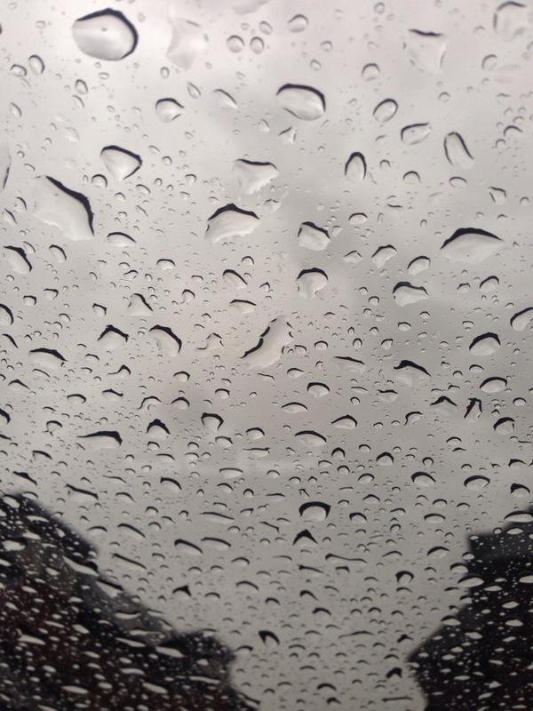 markrubber's tweet photo. @JoshAyres @Kimberleysb @gemmshaw not so peak in ascot #weatherwithmrmarbella http://t.co/e8TIbUvAbx
