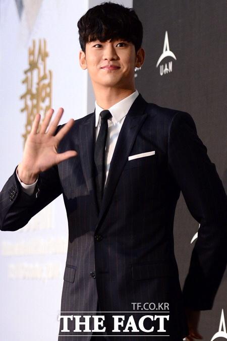 BzFztbJCEAIYE-A.jpg:large