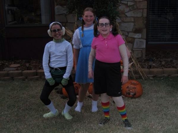 pendarvis_megan's tweet photo. Maybe we should wear this again for Halloween? @S2grost @austin3conor http://t.co/a6K2oP71kH