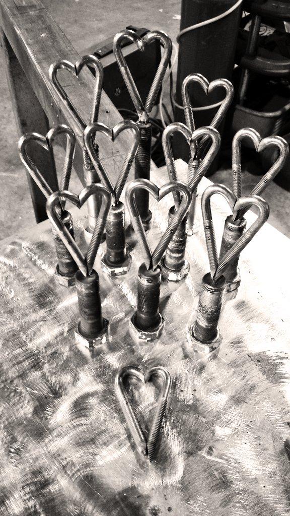 MetalSecrets's tweet image. Some small nik naks ready for some very vibrantly colourful powder coating. Will be an eye catcher :) #bolts #recycle