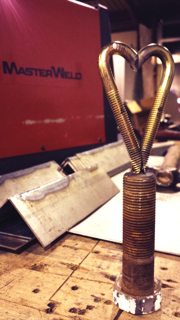 MetalSecrets's tweet image. Some small nik naks ready for some very vibrantly colourful powder coating. Will be an eye catcher :) #bolts #recycle