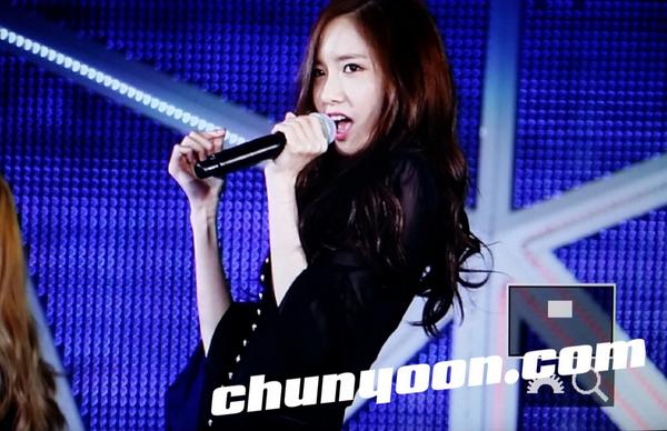 [PIC][03/04-10-2014]SNSD khởi hành đi Nhật Bản để tham dự "SMTOWN LIVE WORLD TOUR IV IN TOKYO" vào chiều nay BzG5IZ6CAAE3Flz