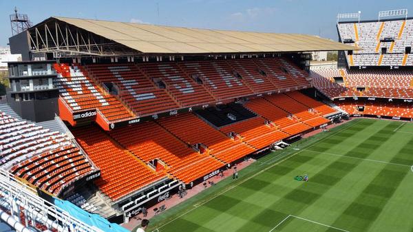 REKENAMUNT6's tweet photo. Asi se ve desde Gol gran Tribuna y Anfiteatro a estas horas en el Templo #Mestalla #Tifando #Impresionamte .. http://t.co/1mc5xhf2H1