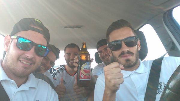 BorjaBoluda5's tweet photo. De camino al templo #guanyarem #RatPenat #Previo http://t.co/3c5OF9E6TH