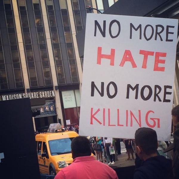 tinucherian's tweet image. #modimeetsamerica Visuals of Anti-Modi protests which the cheer-leading media won&apos;t show you scroll.in/article/681375…