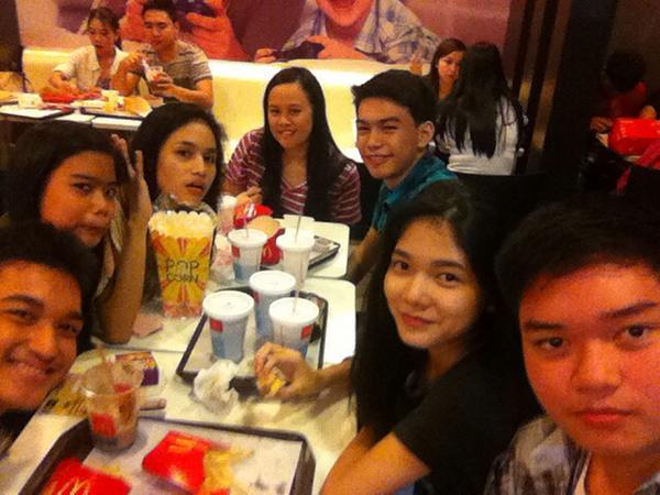 davidgianramos's tweet photo. Jgh had FUN WITH @mackatipunan @matthew_lamzon @rikkaVILLAREZ_ #red #jonas #kayla #ermina 👫👫👫 http://t.co/lqei8JDteI