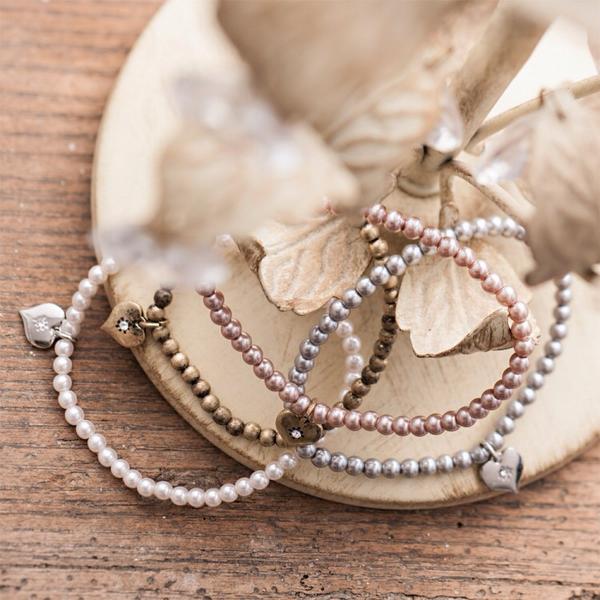 AGemOrTwo's tweet photo. Gorgeous mix &amp; match bracelets now in stock! http://t.co/P3Z6QE5L2c #vintage #buybritish #kprs #Tweeturbiz http://t.co/phAhzTiXQh