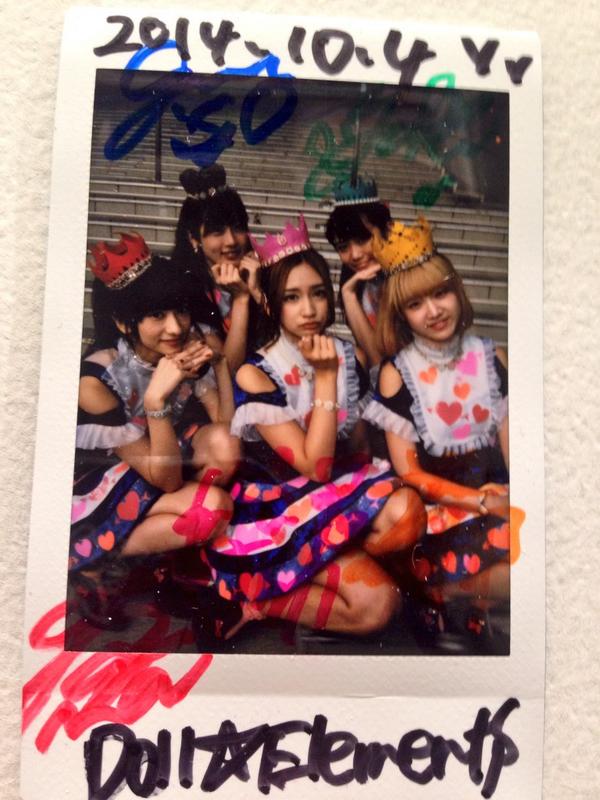 TOWER_Divercity's tweet photo. 【Doll☆Elements】 そして本日イベントを行った、どるえれさんよりサイン入りチェキを頂きました( ´ ▽ ` )ﾉ当アカウントをフォロー＆ＲＴで抽選で１名様にプレゼント!!〆切は10/11(土)まで！当選者様にはDMにて！ http://t.co/4Qb70vz80b