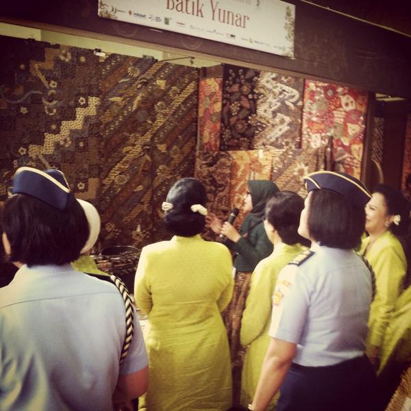 terimakasih ibu ani yudoyono telah berkunjung melihat batik Tulungagung