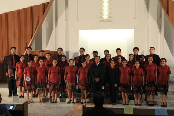 NHKBPdistrik18's tweet photo. TIM PADUAN SUARA HKBP Bandung Timur B @kasihremajaHKBP http://t.co/7hiQXXaOq5