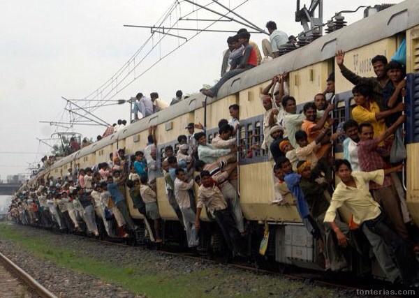 EL TRANVIA LLEGANDO A LA EXPO EN PILARES 2014