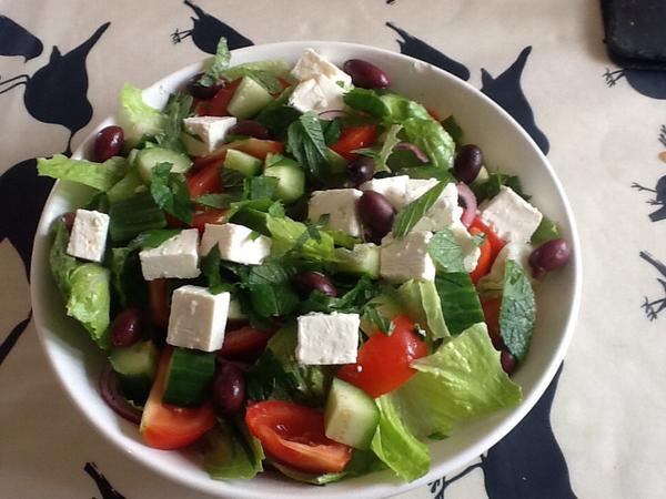 George's garden Greek salad yum! @Combedowny4